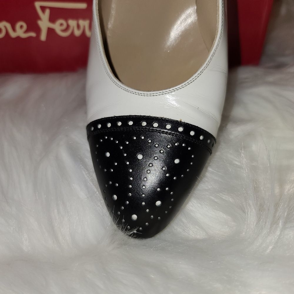 SALVATORE FERRAGAMO VINTAGE PUMP HEELS (7.5AA) - Picture 2 of 13